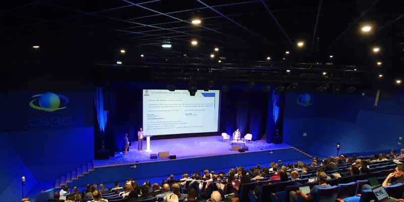 groupe de personne en conférence