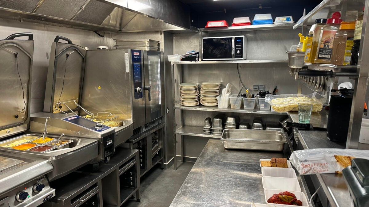 Traitement des blattes en cuisine