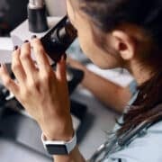 Substances actives et formulations