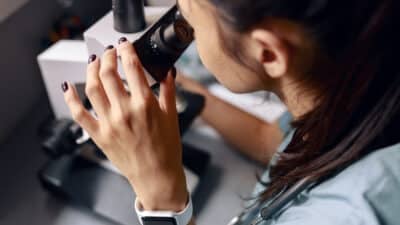 Substances actives et formulations