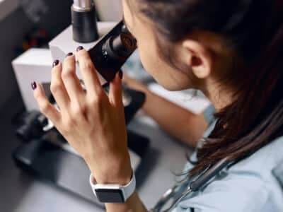 Substances actives et formulations
