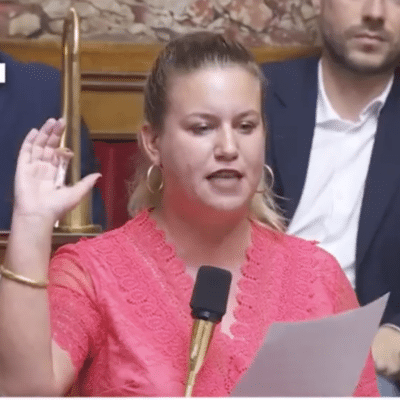 Mathilde Panot à l'assemblée nationale avec une fiole de punaise de lit