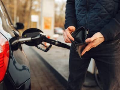 Opérateur de lutte antiparasitaire victime de l’inflation avec portefeuille vide à la station-service