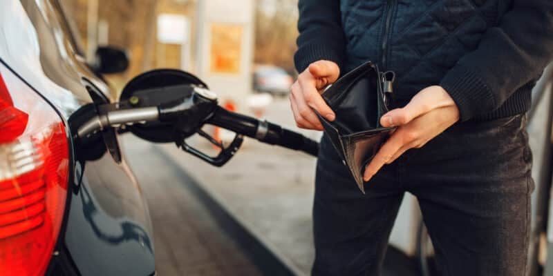 Opérateur de lutte antiparasitaire victime de l’inflation avec portefeuille vide à la station-service